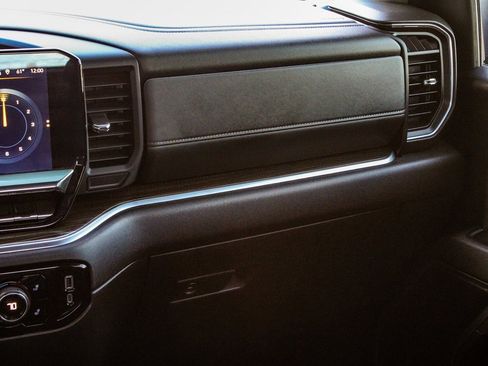 Used 2022 Chevrolet Silverado 1500 RST image 17