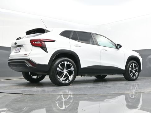 Used 2025 Chevrolet Trax RS w/ Sunroof Package FWD image 42