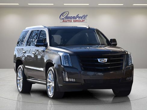 Used 2020 Cadillac Escalade Platinum AWD/4WD image 2