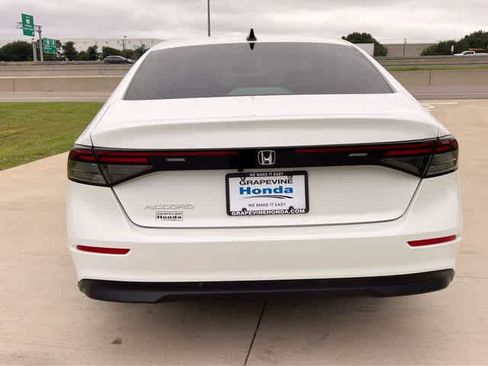 Certified 2025 Honda Accord SE image 6