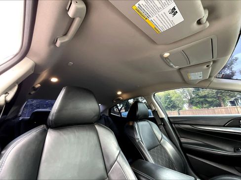 Used 2018 Nissan Maxima SR FWD image 25