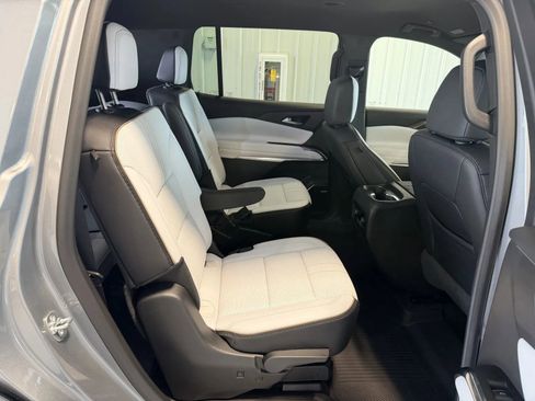 Used 2025 Chevrolet Traverse High Country w/ LPO, Cargo Package AWD/4WD image 24