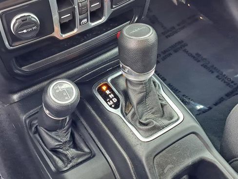 Used 2022 Jeep Gladiator Willys image 16