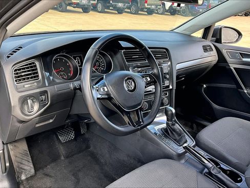 Used 2019 Volkswagen Golf S image 18