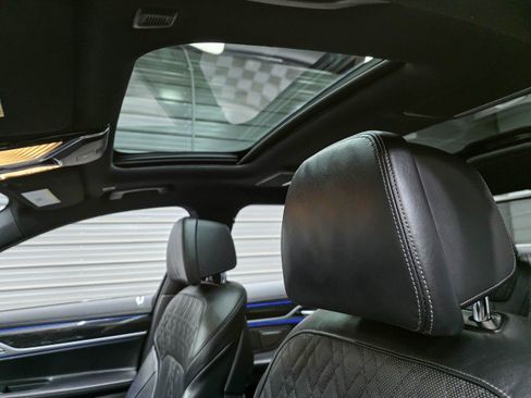 Used 2021 BMW 750i xDrive w/ M Sport Package AWD/4WD image 19