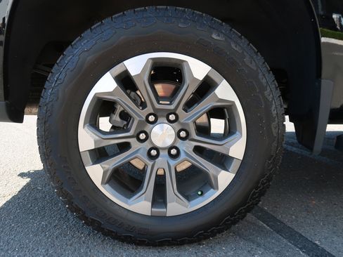 Certified 2024 Chevrolet Silverado 1500 High Country w/ Technology Package AWD/4WD image 13