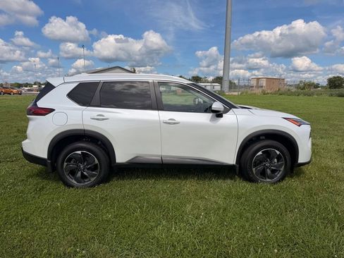 Certified 2025 Nissan Rogue SV w/ SV Premium Package FWD image 4