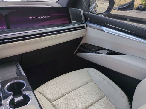 Certified 2025 Cadillac Escalade Sport w/ LPO, ONYX Package image 16