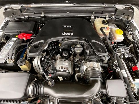 Used 2018 Jeep Wrangler Unlimited Rubicon image 12