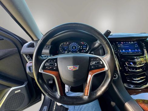 Used 2016 Cadillac Escalade Luxury AWD/4WD image 12