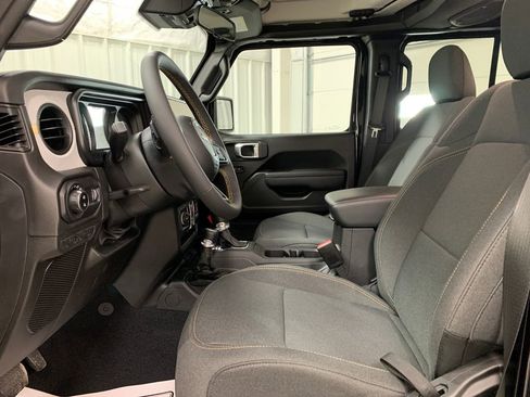 Used 2024 Jeep Gladiator Sport image 16