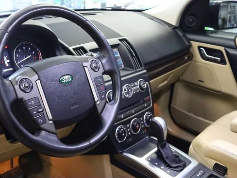 Used 2013 Land Rover LR2 HSE AWD/4WD image 9