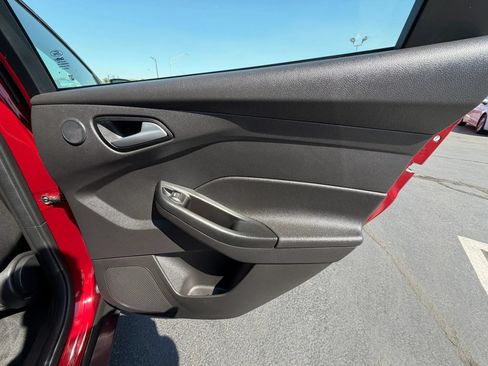 Used 2017 Ford Focus SEL w/ Cold Weather Package FWD image 16