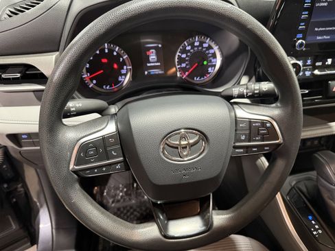 Used 2020 Toyota Highlander L AWD/4WD image 15