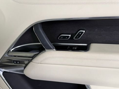 Used 2023 Land Rover Range Rover SE image 28