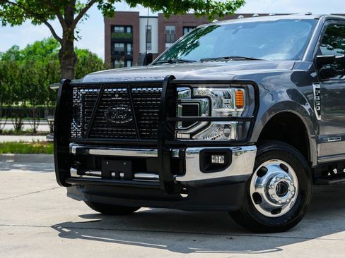 Used 2022 Ford F350 XLT w/ XLT Value Package AWD/4WD image 10