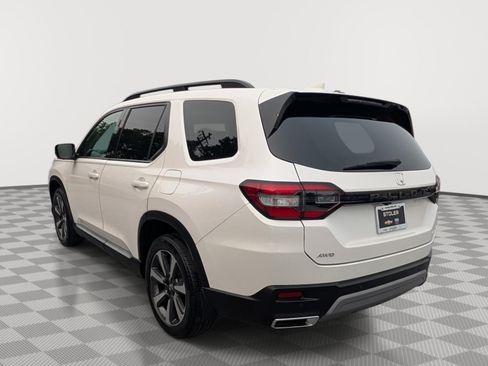 Used 2023 Honda Pilot Elite image 3