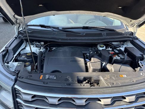 Used 2016 Ford Explorer XLT w/ Equipment Group 202A FWD image 22