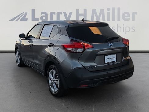 Used 2020 Nissan Kicks S image 3