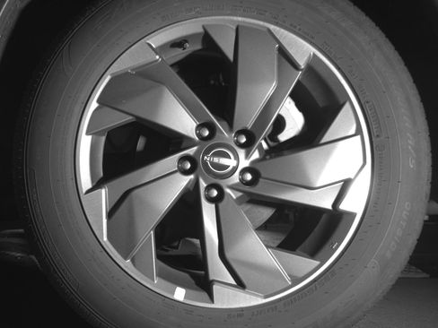 Used 2025 Nissan Rogue SV FWD image 14