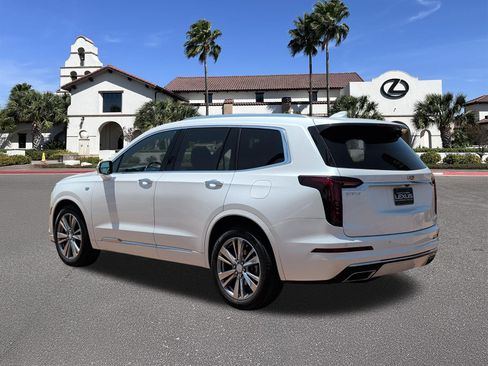 Used 2022 Cadillac XT6 Premium Luxury FWD image 4