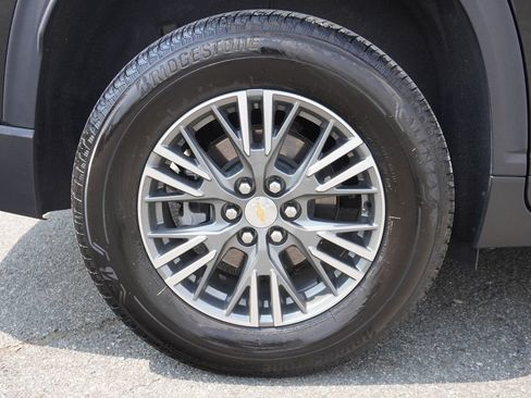 Used 2025 Chevrolet Traverse LT AWD/4WD image 24