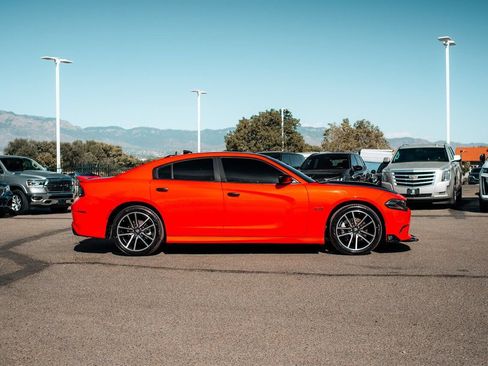 Used 2023 Dodge Charger R/T w/ Technology Group RWD image 8