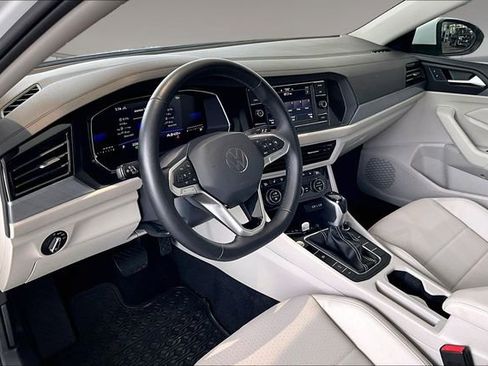 Used 2023 Volkswagen Jetta SE FWD image 17