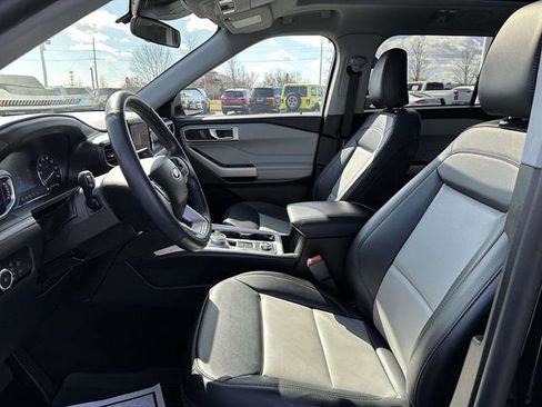 Used 2023 Ford Explorer XLT w/ Equipment Group 202A image 10