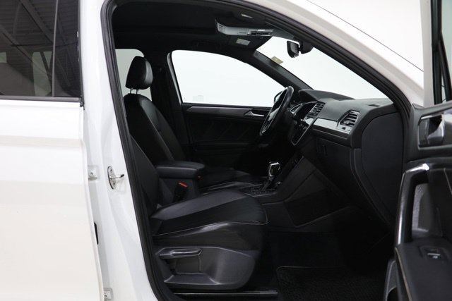 Used 2022 Volkswagen Tiguan SE R-Line FWD image 35