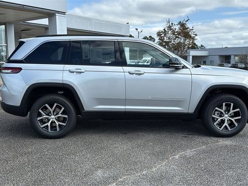 New 2025 Jeep Grand Cherokee Limited image 9