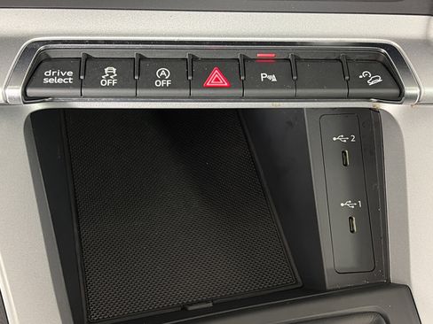 Certified 2025 Audi Q3 2.0T Premium image 26