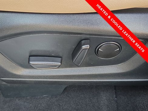 Used 2023 Ford Explorer Limited image 16