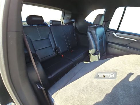 Used 2024 GMC Acadia Elevation image 19