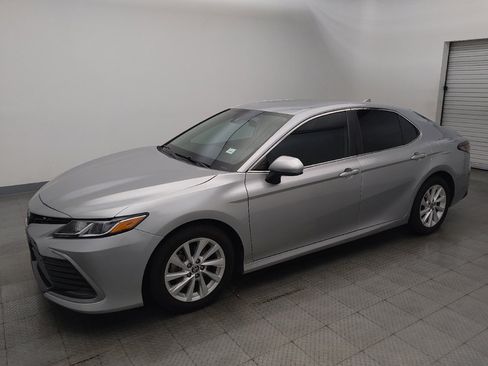 Used 2021 Toyota Camry LE image 2
