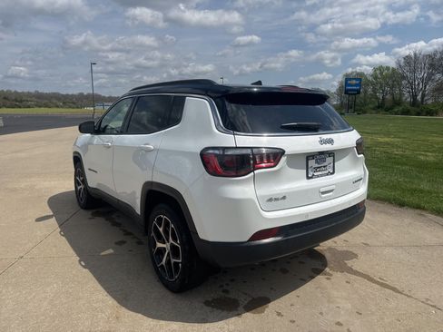 Used 2024 Jeep Compass Limited AWD/4WD image 7