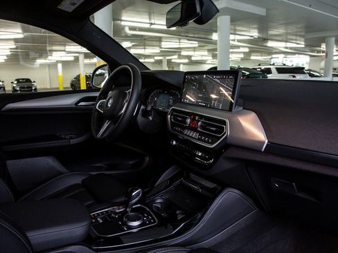Certified 2025 BMW X4 xDrive30i image 28