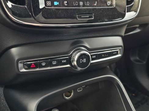 Used 2023 Volvo C40 P8 Recharge Ultimate image 27