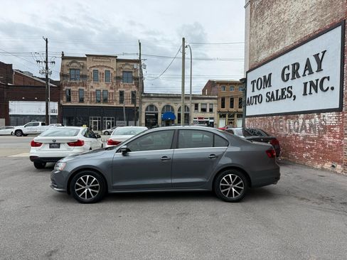 Used 2017 Volkswagen Jetta SE FWD image 5