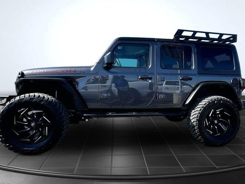 Used 2025 Jeep Wrangler Unlimited Rubicon AWD/4WD image 3