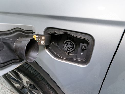 Used 2023 Jeep Grand Cherokee 4WD 4xe image 35