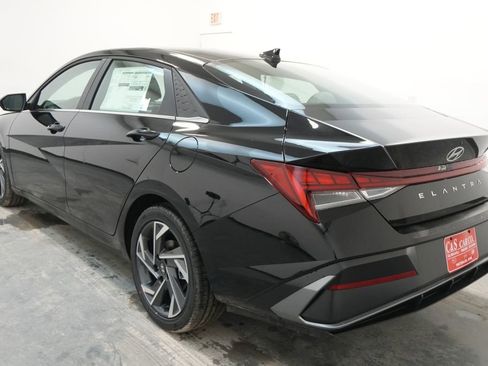 New 2026 Hyundai Elantra Limited image 6