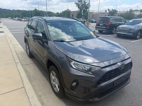 Used 2021 Toyota RAV4 XLE AWD/4WD image 4