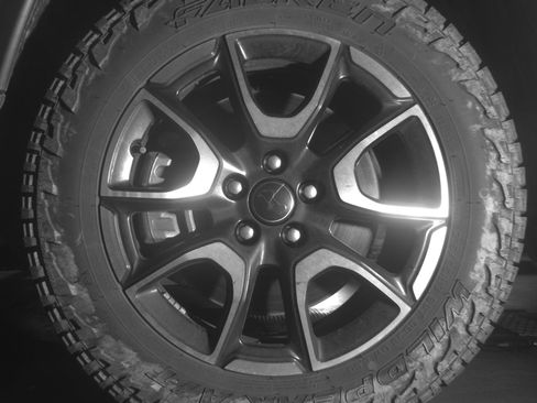 Used 2025 Jeep Compass Trailhawk AWD/4WD image 12