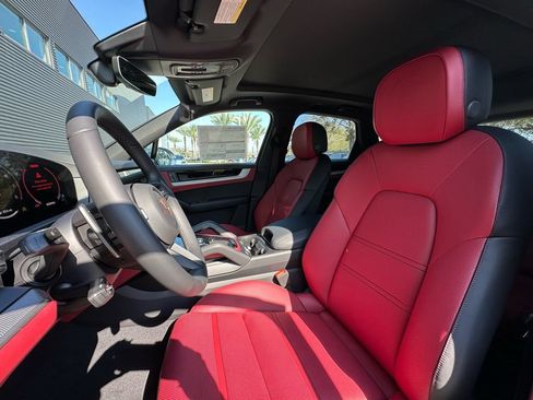Used 2026 Porsche Cayenne S AWD/4WD image 5