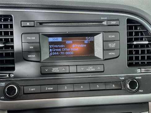 Used 2017 Hyundai Elantra SE FWD image 14