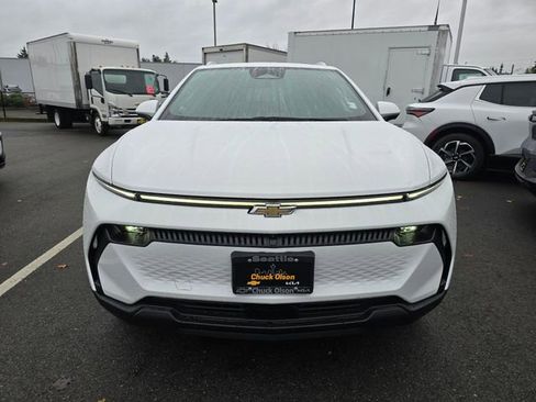 New 2026 Chevrolet Equinox EV LT image 8