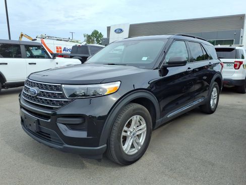 Used 2023 Ford Explorer XLT AWD/4WD image 5