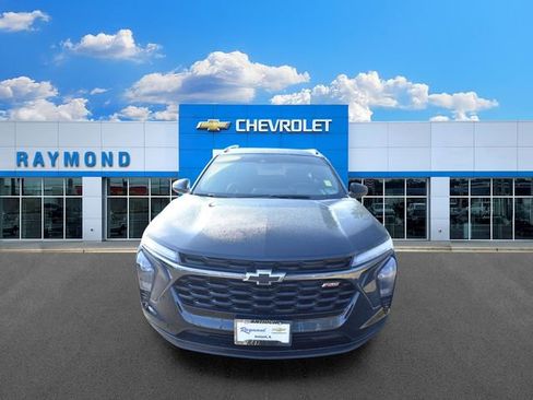 Certified 2024 Chevrolet Trax RS w/ Sunroof Package FWD image 9