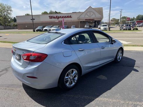 Used 2017 Chevrolet Cruze LT w/ Sun And Sound Package FWD image 5